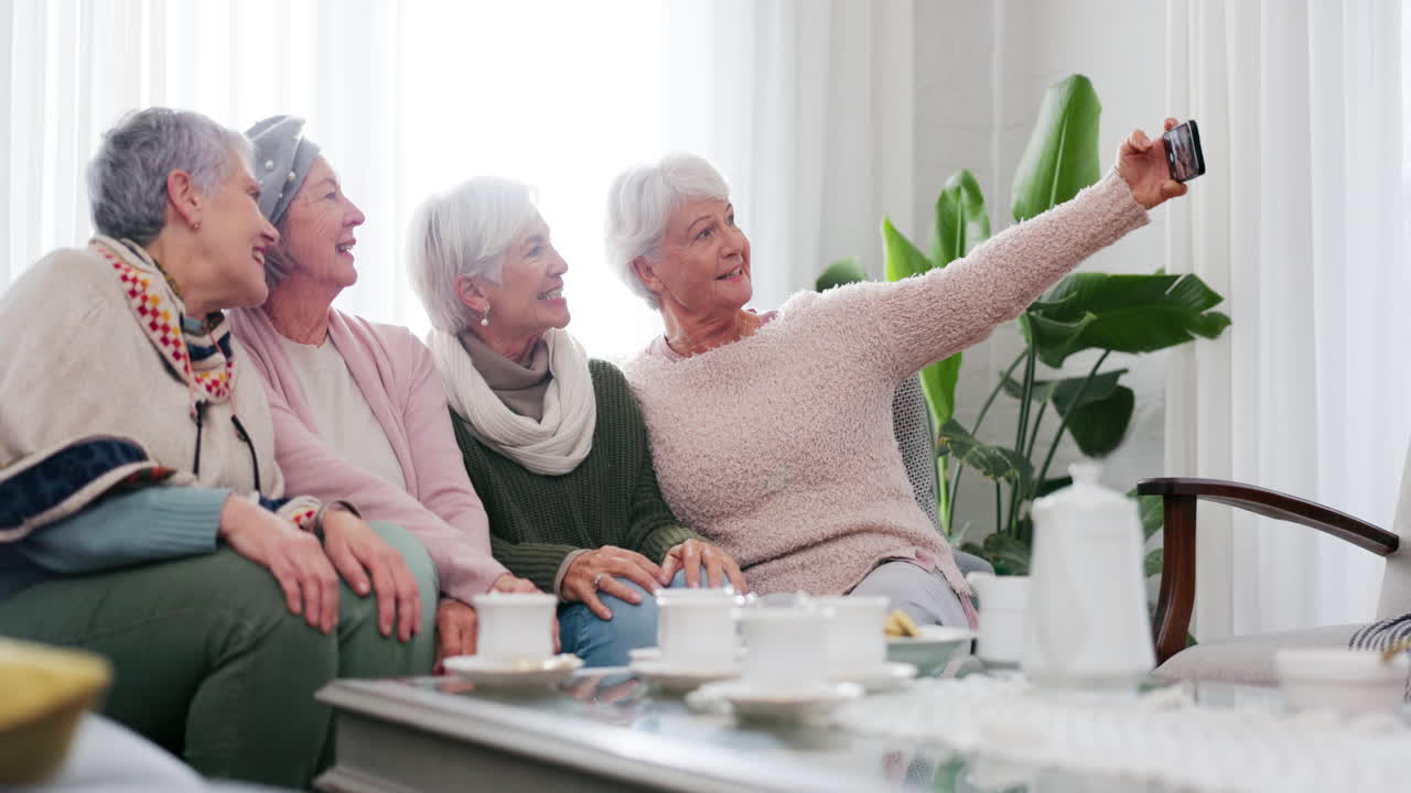 셀카, 추억,  ⁇ 은 여자 친구들