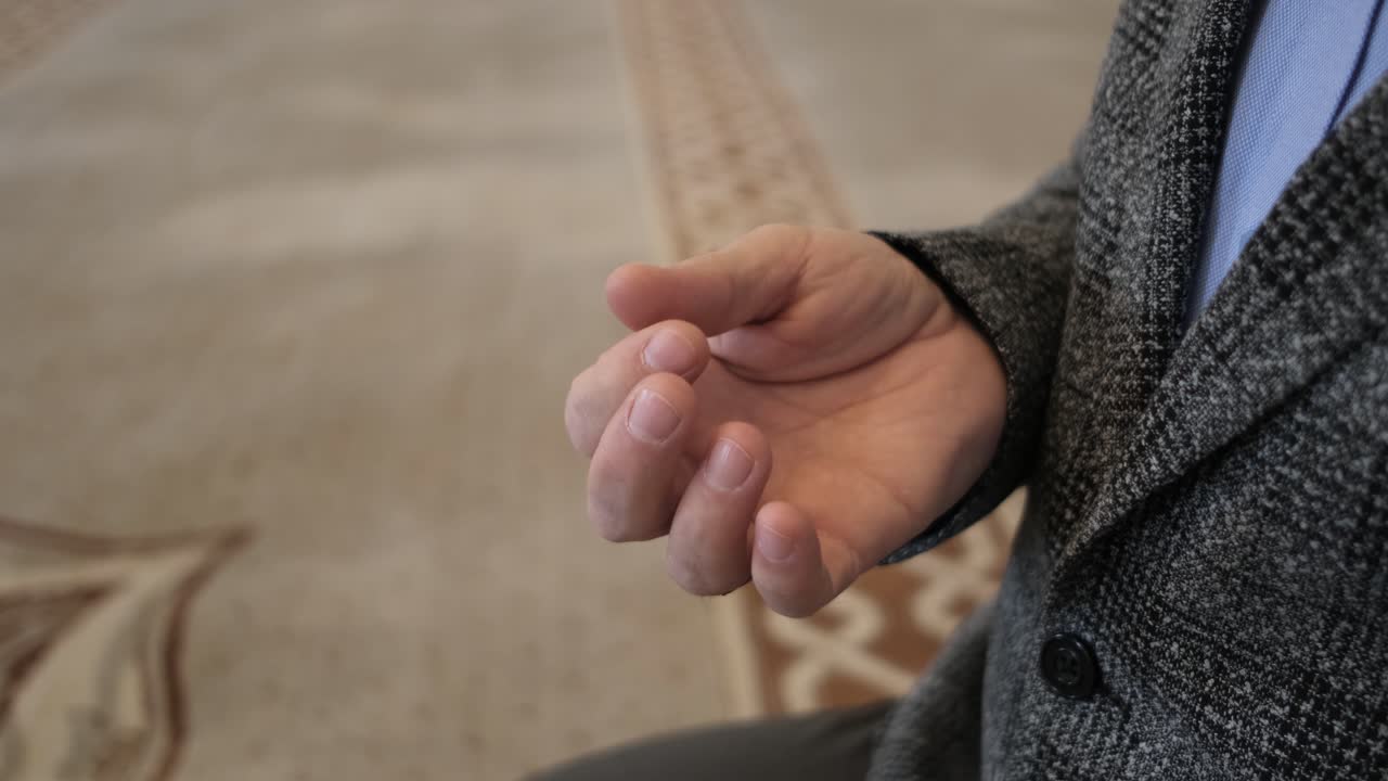 rezando contar con los dedos