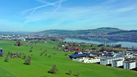 lago sempach y el centro de parapléjicos más grande de suiza en nottwil lucerna por aire