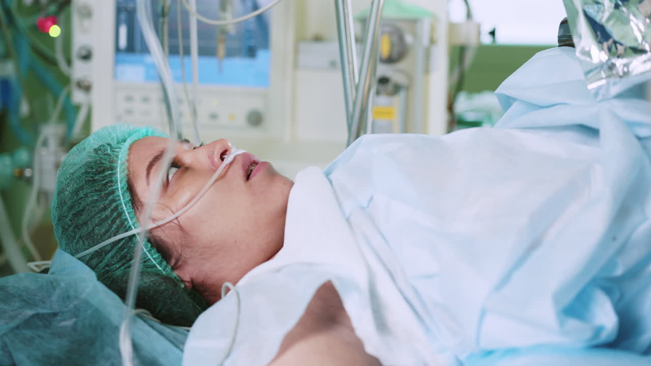 paciente en una sala de operaciones de un hospital