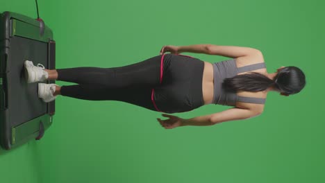 mujer haciendo ejercicio en la cinta de correr