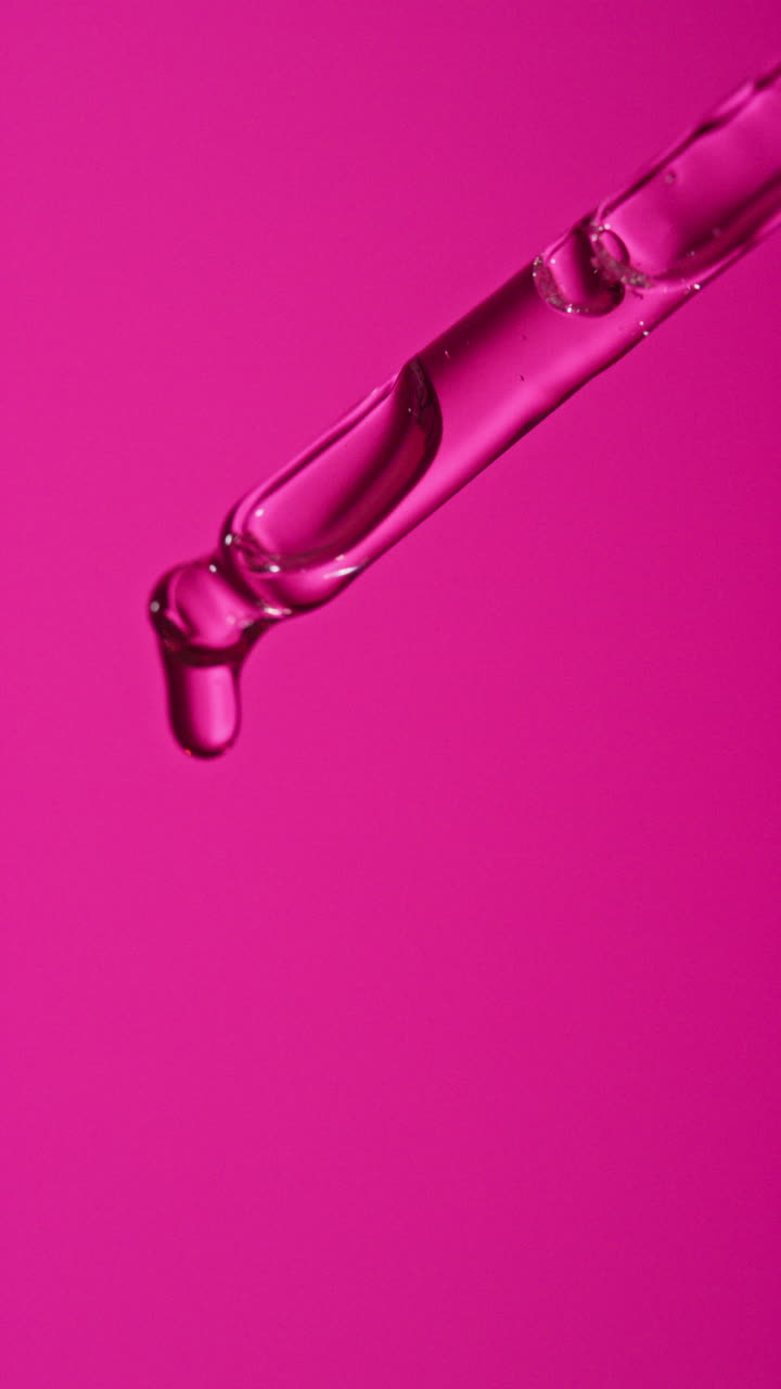 primer plano de un gotero con líquido