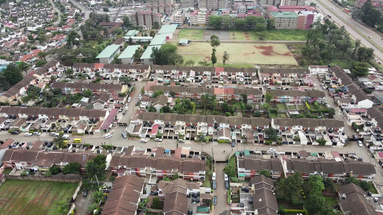 modernos edificios residenciales en el barrio de kibera, nairobi, kenia