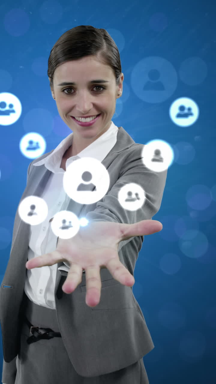 mujer de negocios con iconos generados digitalmente