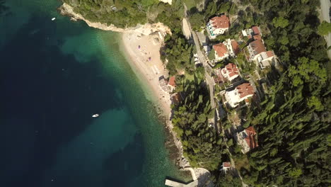 Aerial-birds-eye-view-of-a-beach-in-Croatia,-Dubrovnik,-beautiful-sunny-summers-day