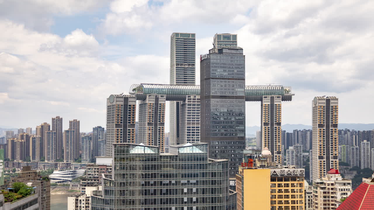 Timelapse do incrível horizonte da cidade de Chongqing de um ponto de vista elevado