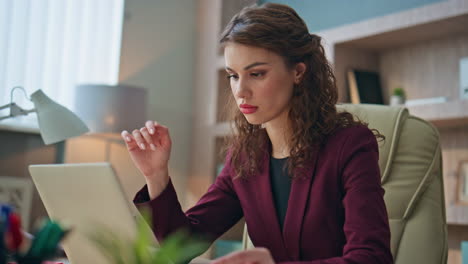 happy employee receiving email working in corporate office. closeup girl rejoice