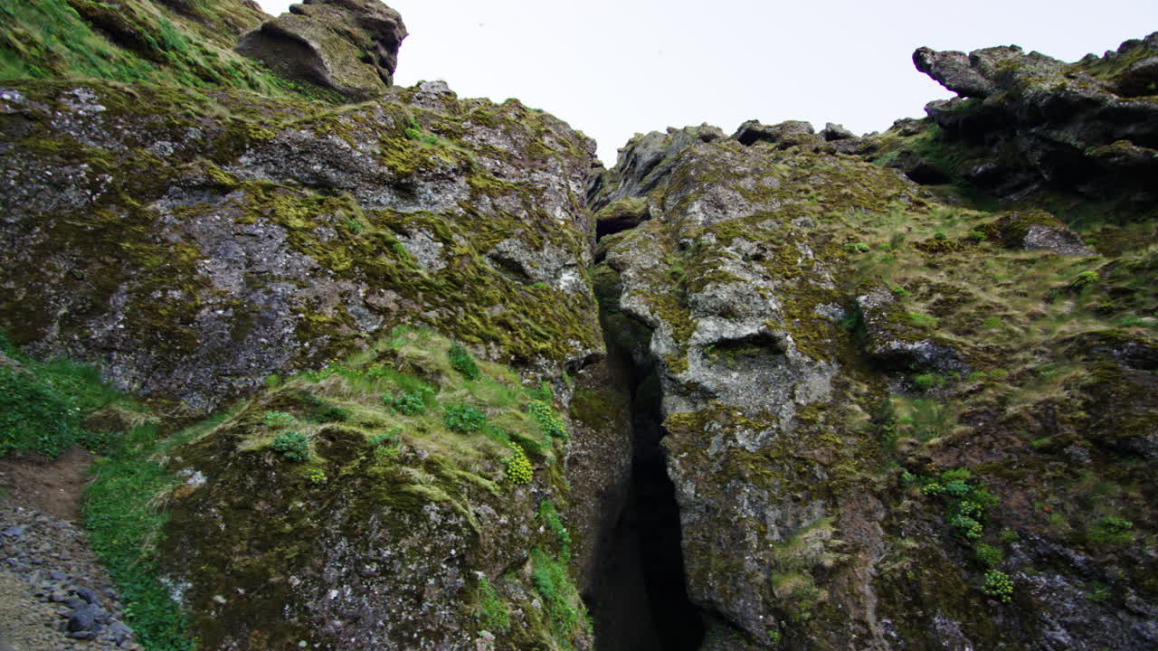 산의 큰 크레바스, snaefellsnes 반도, 아이슬란드, 낮은 각도 팬 왼쪽