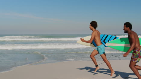 young friends running with surfboard 4k