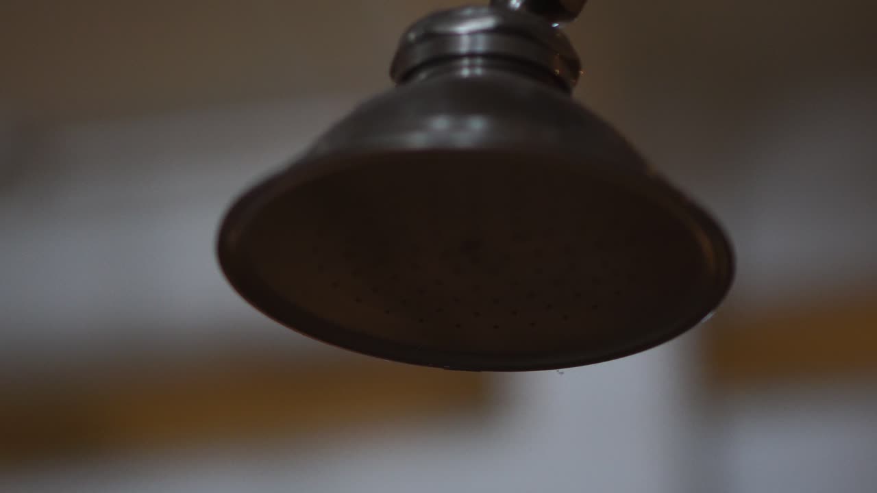 알카트라즈 교도소의 세부 사항, 일반 샤워실의 샤워 헤드, 클로즈업