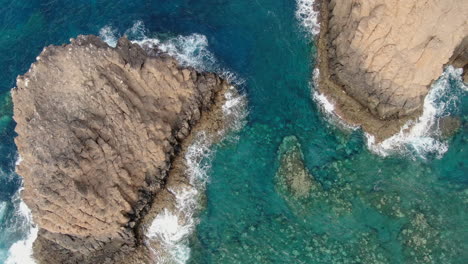 Fantastic-Drone-Shot-In-4k-Of-The-Roque-Del-Farallón,-Farallón-De-Tábata-Or-Roque-Partido,-Is-An-Imposing-Rock-Formation