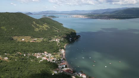 Antena-De-La-Isla-De-Santa-Catarina,-Florianópolis,-Brasil,-Destino-De-Viaje,-Imágenes-Escénicas-De-Drones