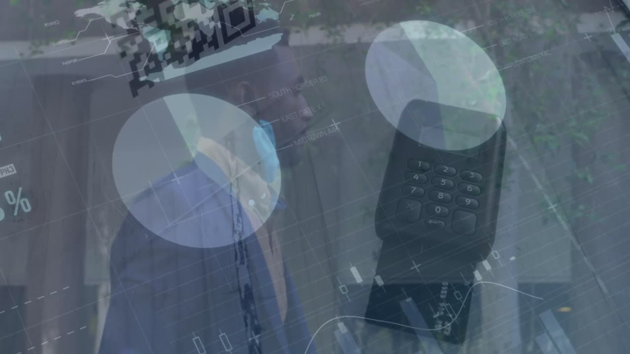 animación del procesamiento de datos financieros y estadísticas sobre empresario biracial y terminal de pago