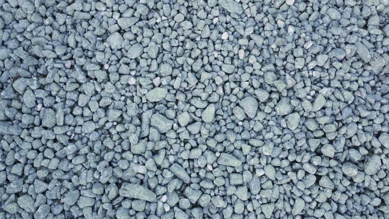 완전히 큰 바위로  ⁇ 인 땅