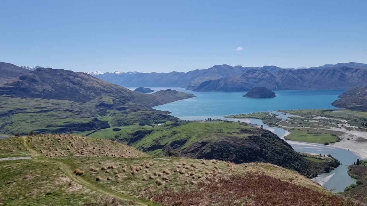 와나카 뉴질랜드 의 아름다운  ⁇ 은 봄 날 에 산 꼭대기 에 오른 후 로키 마운틴 꼭대기 에서 경치 좋은 풍경 의 전망