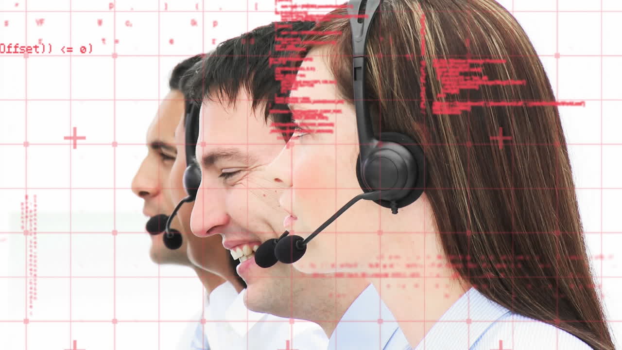 animación del procesamiento de datos sobre personas de negocios que usan auriculares telefónicos