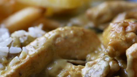 pollo al curry con arroz