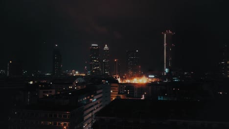 Un-Timelaps-En-Frankfurt-Por-La-Noche-En-4k,-Con-Una-Cacerola