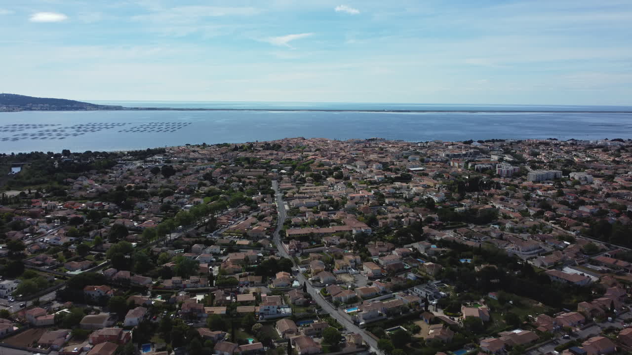 해안 도시 의 공중 사진