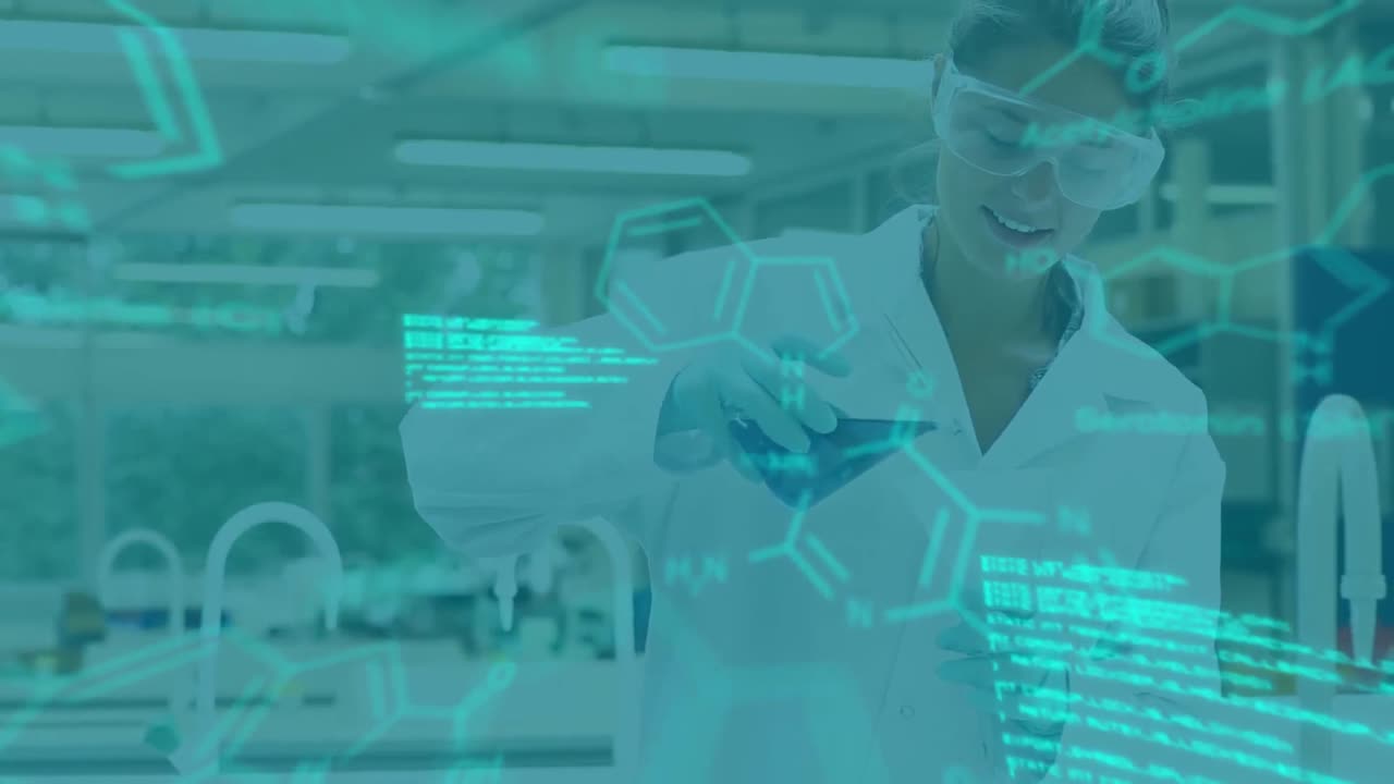 animación del procesamiento de datos médicos contra una científica caucásica que trabaja en un laboratorio