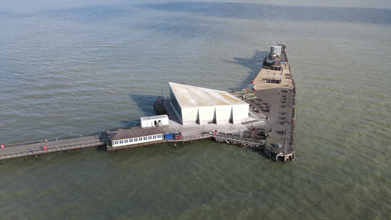 end of southend on sea pier drone pov verano