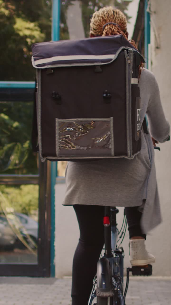 Food delivery with bicycle
