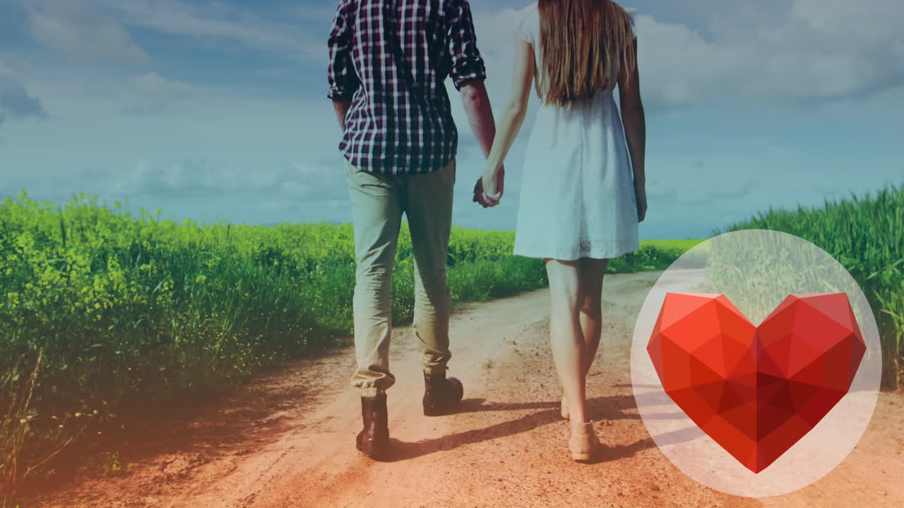손을 잡고 있는 백인 부부 위에 있는 심장 아이콘의 애니메이션