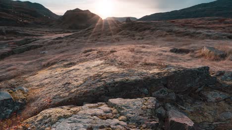 Hermoso-Amanecer-Sobre-El-Desolado-Paisaje-De-Tundra-Otoñal