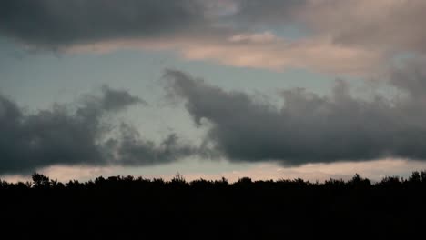 timelapses de locas nubes en movimiento en islandia