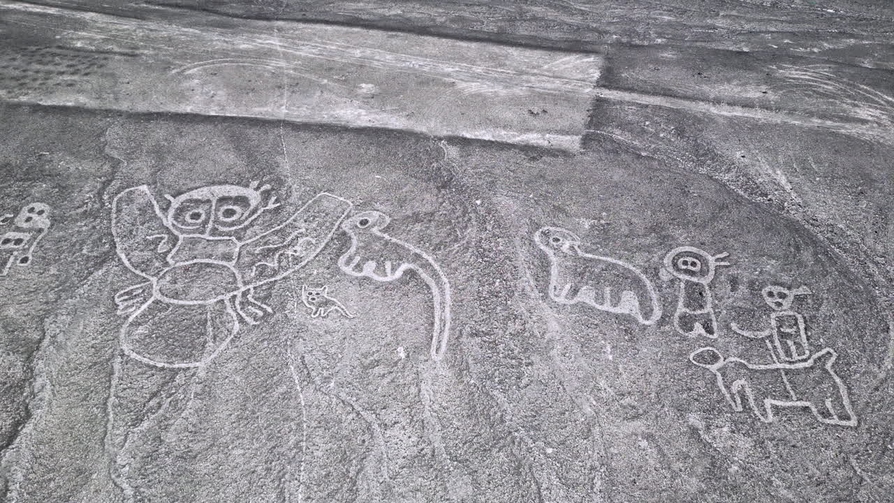 Vista aerea dall'alto delle misteriose linee di Nazca in Perù