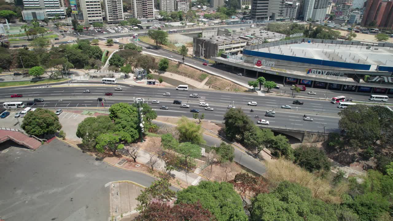 High-angle view of Francisco Fajardo highway in Caracas, showing traffic flow