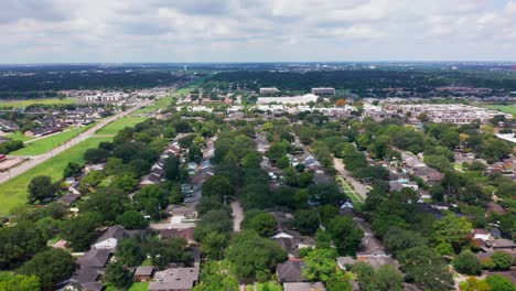 Houston,-Texas,-Meyerland,-Nachbarschaft,-Sommernachmittag,-Antenne,-Aufsteigend