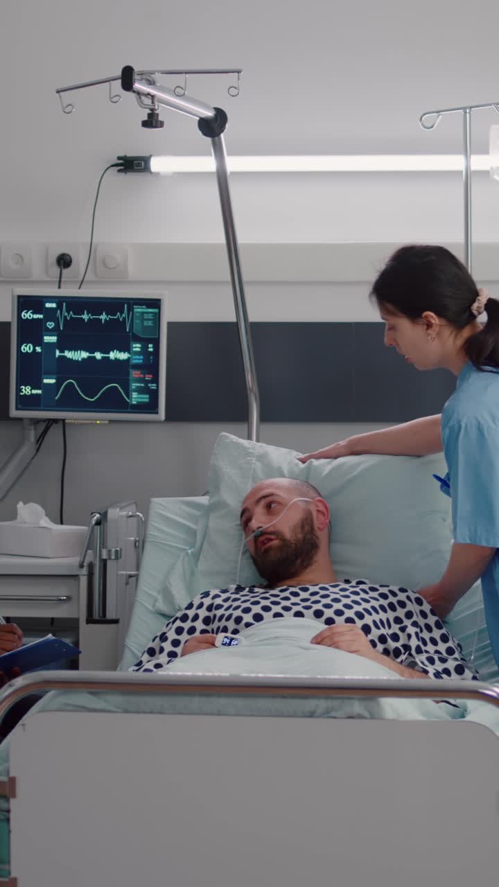 Vertical video: Practitioner afro american doctor discussing with sick man disease treatment