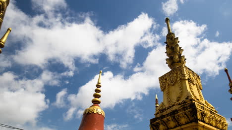 Dekorative-Grabstupas-Auf-Dem-Tempelgelände