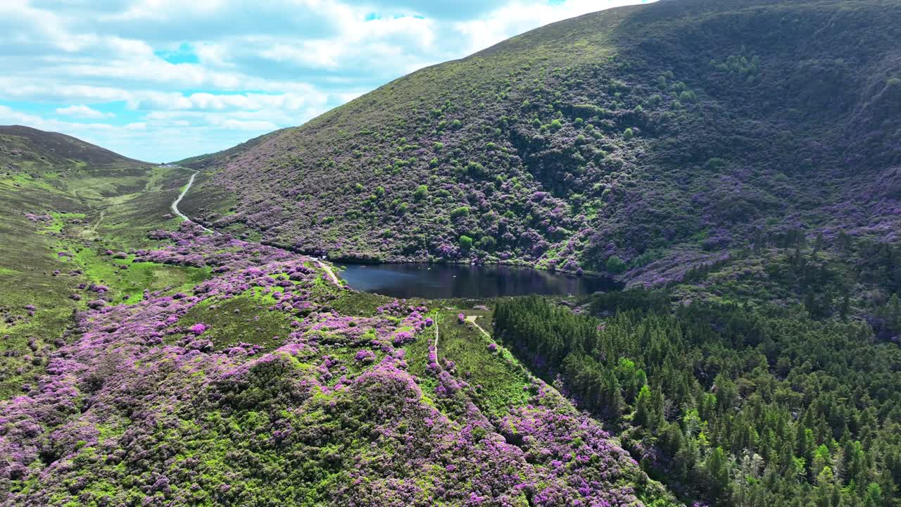 lugares épicos drones sombra arrastrándose sobre las montañas el paso de vee entre waterford y tipperary paisaje dramático y luz