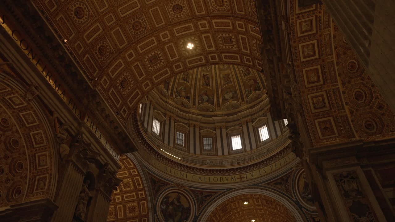 paseo lento filmando el techo del vaticano en roma en 4k