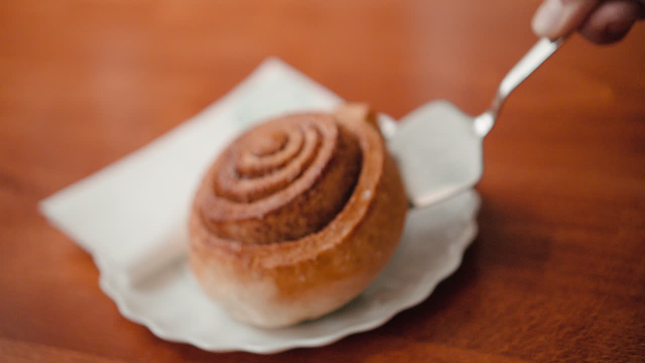 centrarse en deliciosos rollos de canela caseros