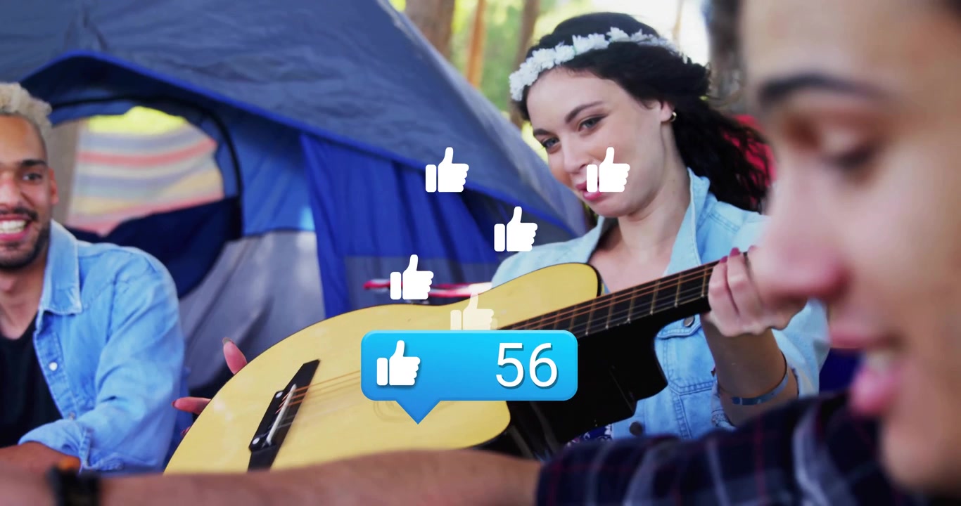 Mulher pegando um violão e tocando acordes para curtidas nas redes sociais, com ícones animados subindo ao redor dela.
