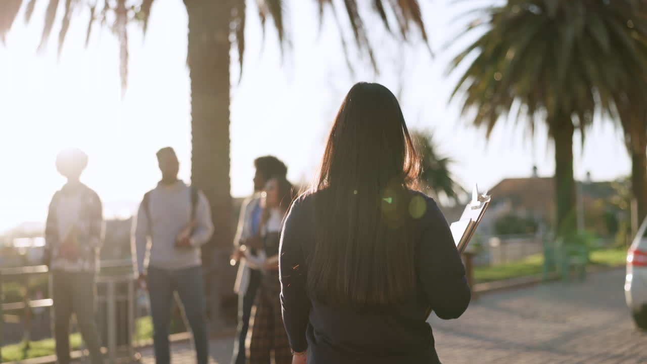 학교, 인사 및 학생들과의 교사