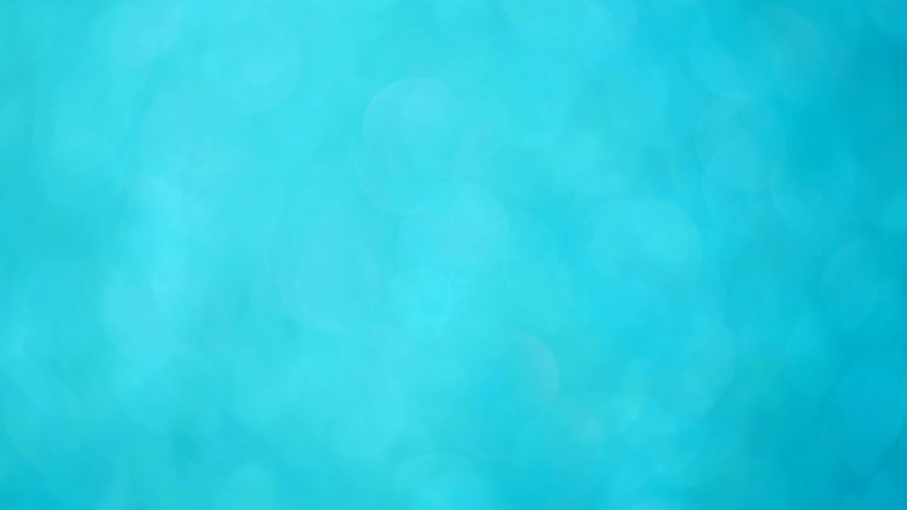 luces desenfocadas en el fondo.