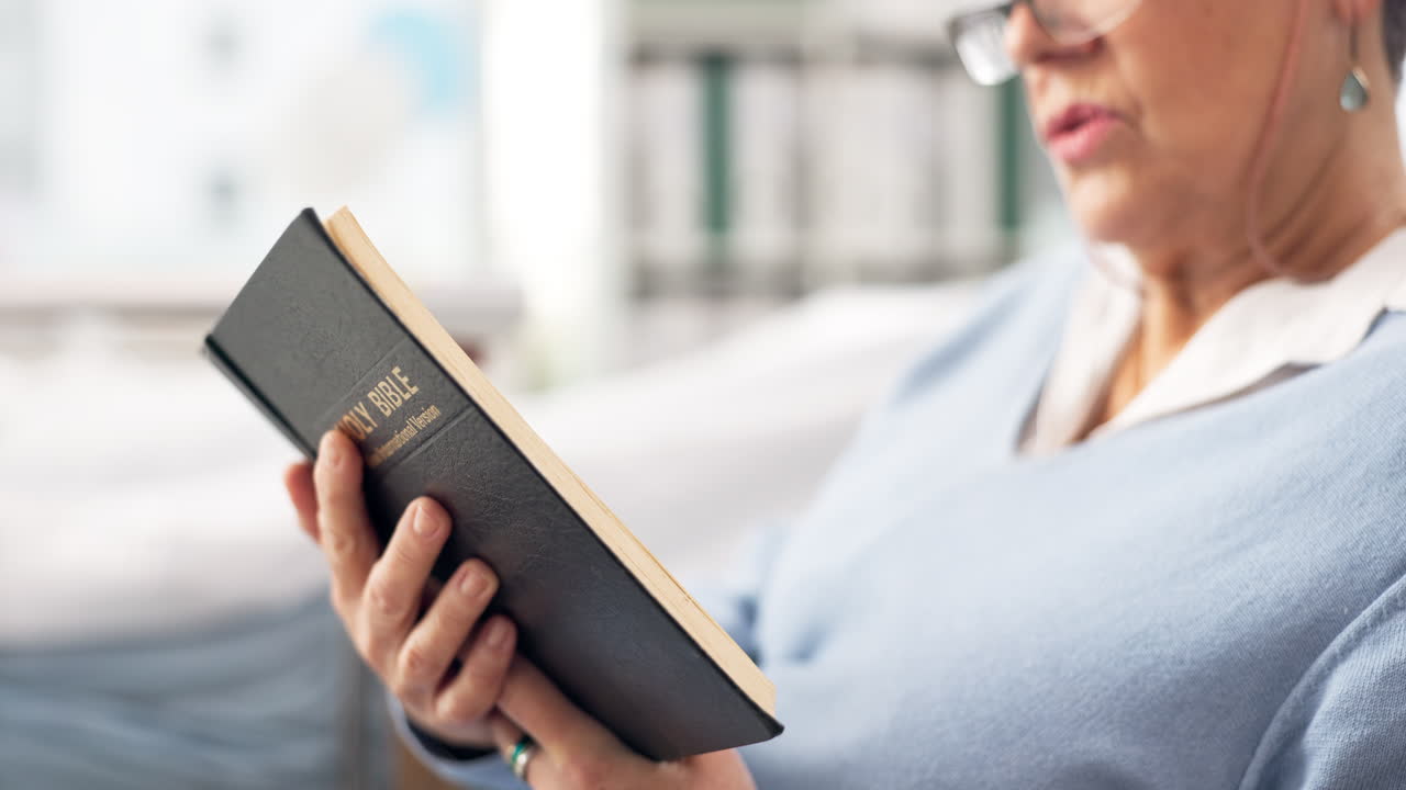 건강 관리, 성경을 읽는  ⁇ 은 여자