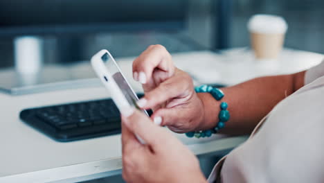 Manos-De-Mujer,-Zoom-De-Teléfono-Y-Empleado-De-Oficina