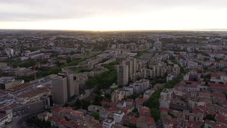 Montpellier-Polygone-Antigone-Barrio-Durante-El-Amanecer-Rive-Du-Lez-Francia