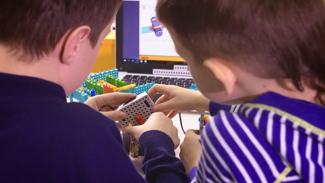 Kids learning robotics with educational toys