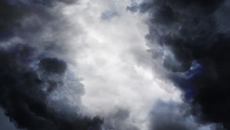 4.000 nubes oscuras moviéndose con una tormenta que destelló en el cielo