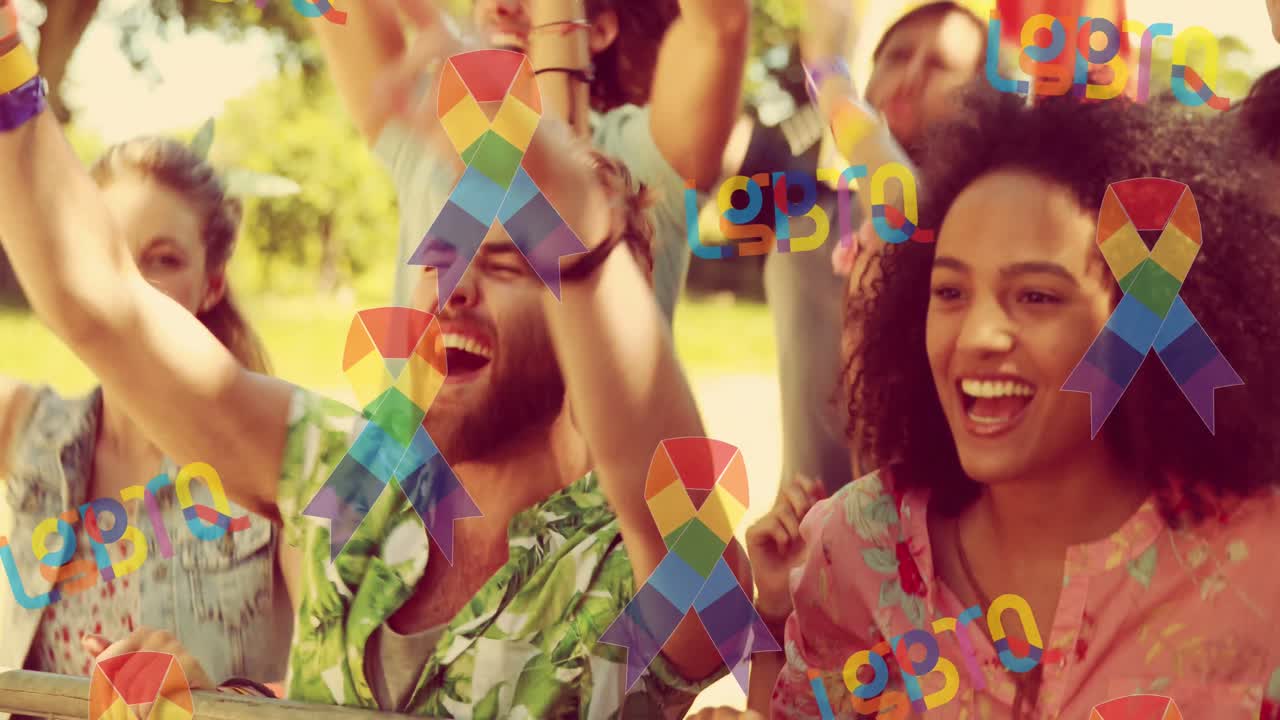 animación de cintas de arco iris y lgbtq sobre diversos manifestantes con pancartas