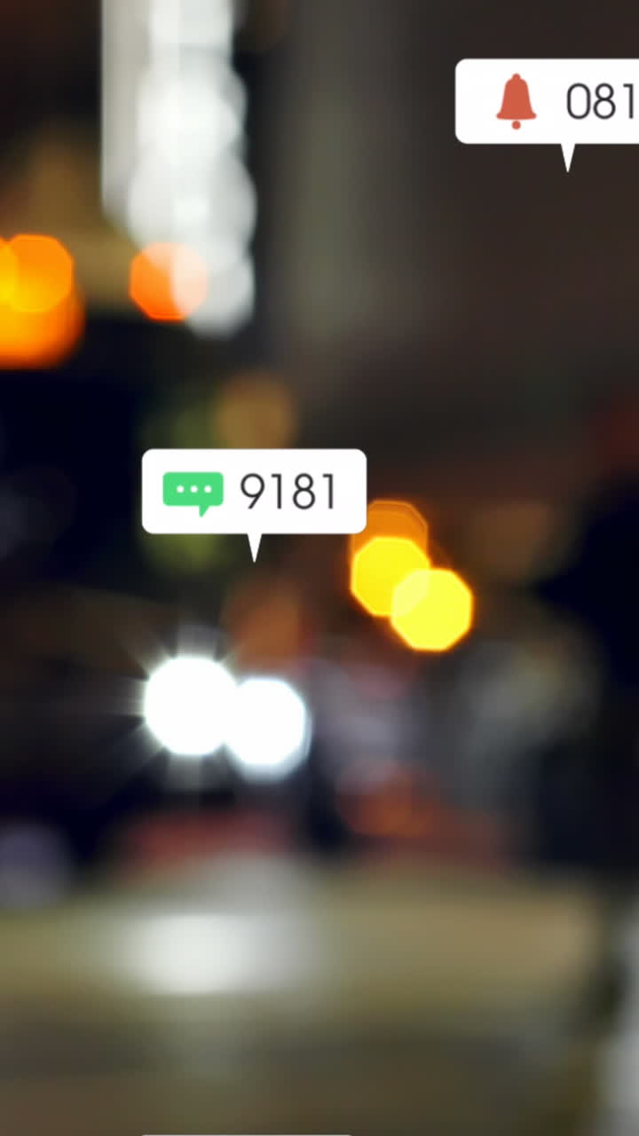 Animazione di icone e numeri dei social media su semaforo sfocato