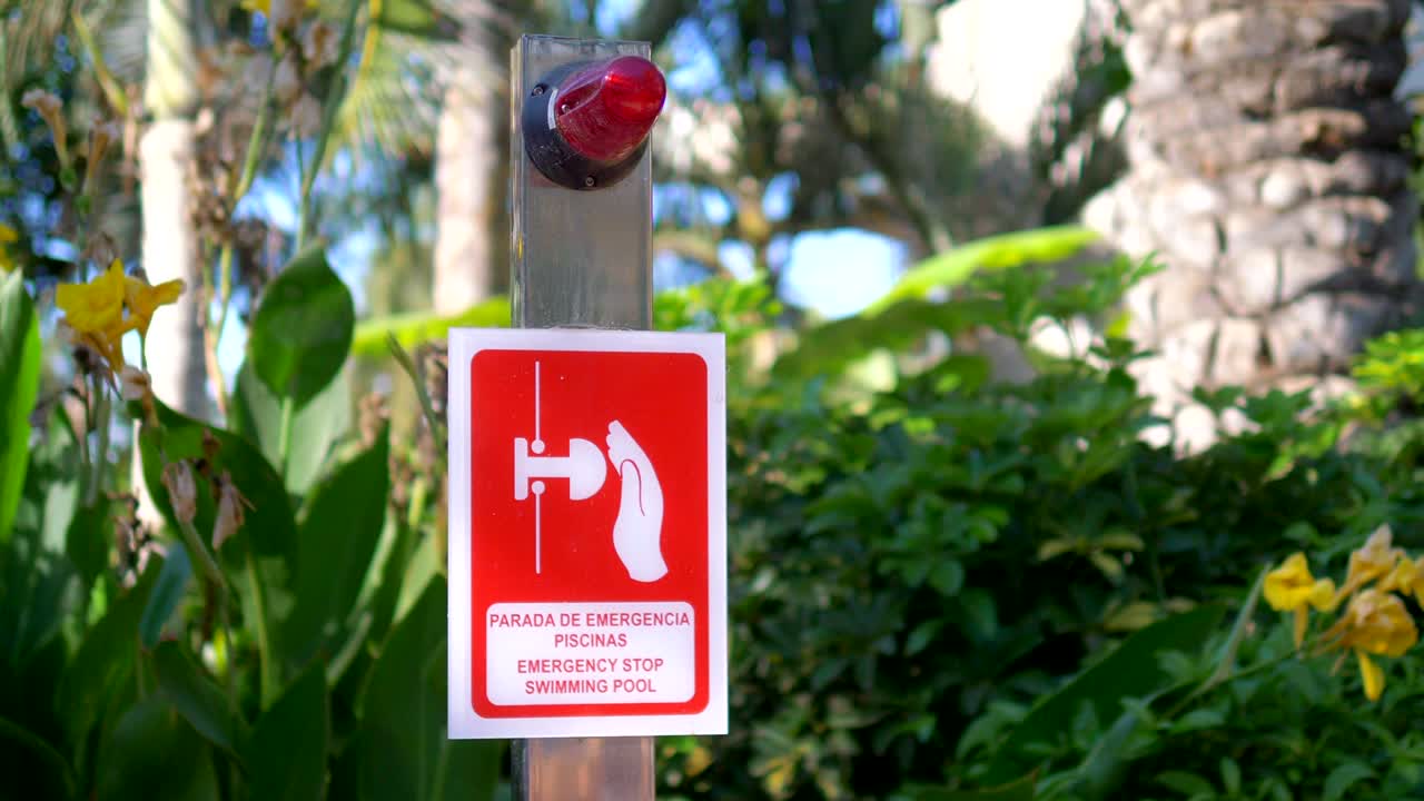 el botón de alarma de emergencia ayuda en 4k cámara lenta 60 fps