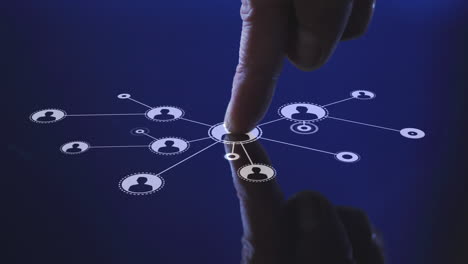 animación del dedo del hombre tocando la pantalla interactiva con una red de iconos