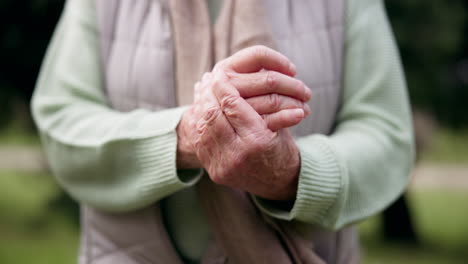 Hände,-Schmerzen-Und-Eine-ältere-Person-Mit-Arthritis